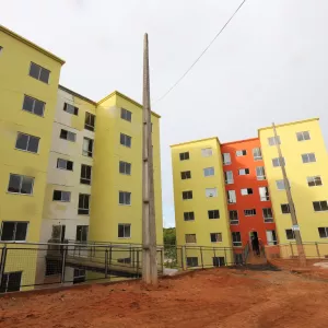Jerônimo Rodrigues e ministro Rui Costa visitam Residencial Zulmira Barros em Salvador