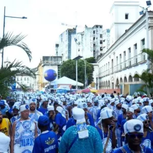Filhos de Gandhy celebra tradição no circuito Batatinha com apoio do programa Ouro Negro