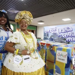 Turistas têm receptivo especial da Setur-BA na chegada para o Carnaval da Bahia