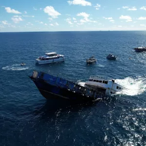 Ferryboat é afundado de forma controlada para fomentar o turismo de mergulho