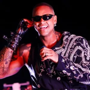 Léo Santana arrasta multidão na pipoca no último dia de carnaval na Barra