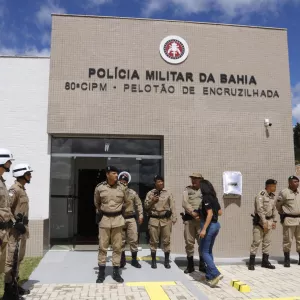 Pelotão da Polícia Militar, feira livre e campo de futebol são entregues pelo Estado em Encruzilhada