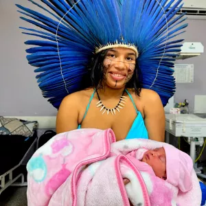 Indígena da Aldeia Caramuru, na zona rural de Pau Brasil, escolhe o Hospital Materno-Infantil de Ilhéus para o nascimento da filha 