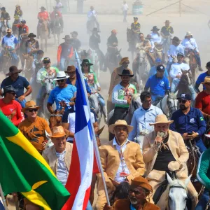 Governador entrega equipamentos e prestigia tradicional Festa dos Vaqueiros em Milagres