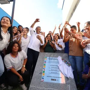 Governo do Estado entrega equipamentos de saúde e inaugura novo colégio em Dário Meira