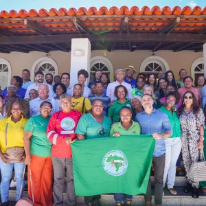 Em encontro com catadores de recicláveis, Jerônimo envia projeto de Lei sobre pagamento de serviços ambientais à Alba e recebe Selo Amigo Catador