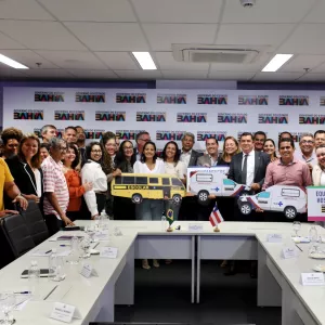 Durante reunião com prefeito de João Dourado, governador reforça investimentos para o município