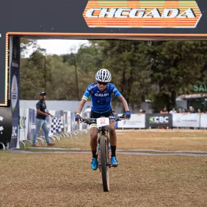 Destaques baianos da base de águas abertas, ciclismo e vôlei de praia disputam competições nacionais e internacionais com o apoio da Sudesb
