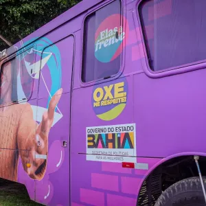 Unidade Móvel da SPM realiza atendimentos a baianas e turistas no Farol da Barra no Dia da Trabalhadora e do Trabalhador