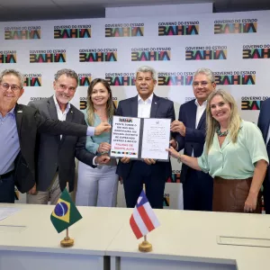 Durante reunião com prefeito, governador autoriza construção de ponte e faz entregas para a saúde em Palmas de Monte Alto
