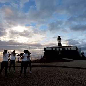 Estado apoia celebração do Dia do Trabalhador no Farol da Barra com serviços, corrida e shows gratuitos