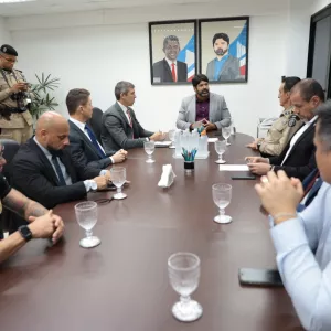 Reunião das forças de segurança.
