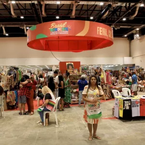 Governador em exercício, Geraldo Júnior, visita expositores do 1º Festival Nordestino de Economia Popular e Solidária