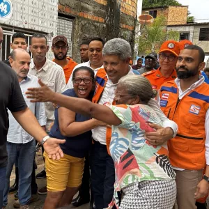 Jerônimo vistoria áreas afetadas pelas fortes chuvas em Santo Amaro, entrega kits humanitários e reforça apoio às famílias atingidas