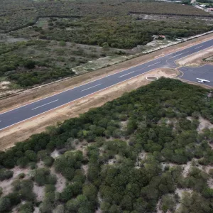 Jerônimo Rodrigues inaugura recuperação do aeródromo e do trecho da BA-351 em Buritirama