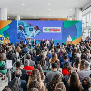 Em Brasília, Jerônimo Rodrigues participa do lançamento do programa Agora Tem Especialistas 
