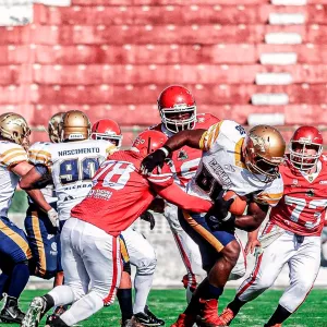 Equipe baiana de futebol americano disputa competição 