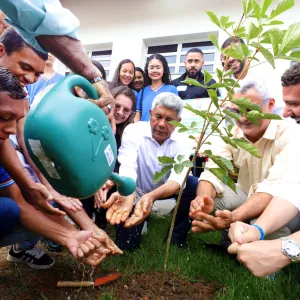 Governo do Estado fortalece educação e segurança em Apuarema com entrega de equipamentos