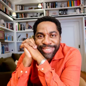 Ator baiano Lázaro Ramos reforça a campanha Junho Vermelho