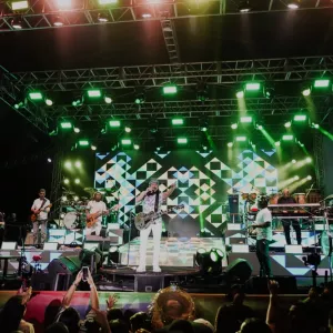 Bell Marques esquenta o São João em Paripe com forró, axé e muita emoção