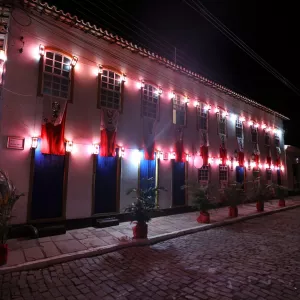 Rio de Contas vive a magia da Noite das Lanternas com presença do governador Jerônimo Rodrigues