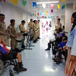 Coral da Polícia Militar da Bahia realiza apresentação no Hospital Ana Nery