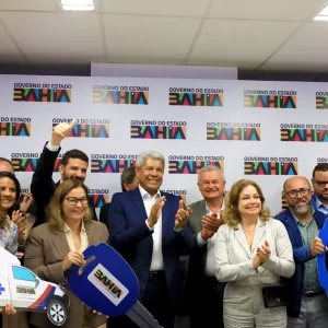 Governador recebe prefeito de Itororó para tratar de novos investimentos