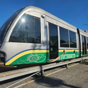 Última remessa de trens do VLT de Salvador segue para adequações em São Paulo e marca nova etapa do projeto de mobilidade