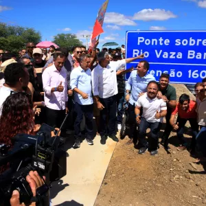 Governo do Estado entrega ponte sobre o Rio Vaza Barris e reforça infraestrutura e saúde em Uauá