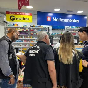 Procon-BA fiscaliza exigência de dados pessoais em troca de descontos nas farmácias