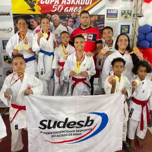 Atletas do Centro de Boxe e Artes Marciais Waldemar Santana conquistam medalhas na Copa Askadoi de Karatê