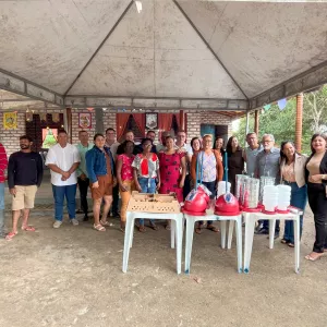 Entrega de kits de avicultura caipira promove inclusão produtiva e geração de renda no Recôncavo Baiano