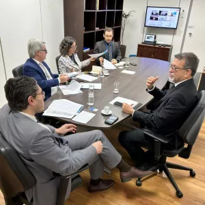 Governo da Bahia e Fieb apresentam propostas no MDIC para minimizar impactos do tarifaço dos EUA