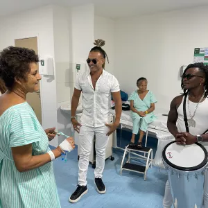 Com apresentação de Buja Ferreira e Anderson Capacete, projeto Música Cura emociona pacientes do INAC