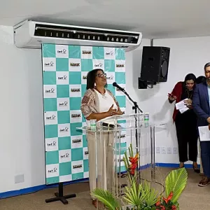 Vânia Almeida leva trajetória marcada pela educação e sustentabilidade à direção do Instituto Anísio Teixeira