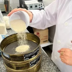 CETAB assegura qualidade da farinha de mandioca em meio à valorização do produto