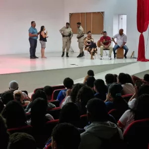 Grupo de Teatro da PM realiza apresentações em Lauro de Freitas