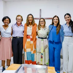 Janja e Tatiana Velloso se reúnem com mulheres evangélicas, em Cajazeiras, na capital baiana