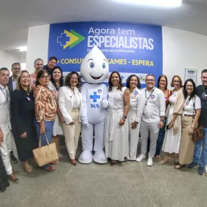 Bahia sedia lançamento nacional de novas diretrizes para rastreamento do câncer do colo do útero  Na manhã desta sexta-feira (15), Camaçari foi palco do lançamento nacional das novas diretrizes para o rastreamento do câncer do colo do útero, que incluem a adoção do teste de DNA-HPV como método primário, dentro do programa Agora Tem Especialistas, do Ministério da Saúde. A iniciativa integra o Plano Nacional para Eliminação do Câncer do Colo do Útero e foi transmitida simultaneamente para 12 estados, marcand