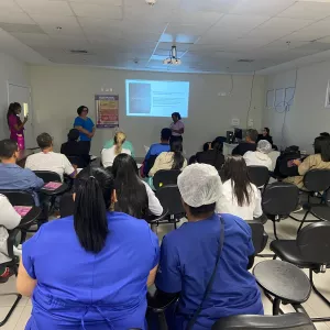 Hospital Metropolitano recebe palestra sobre prevenção e combate à violência contra a mulher