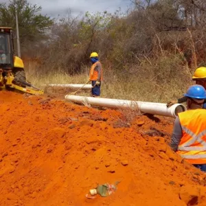 Ibiassucê: Implantação de adutora que vai trazer água do São Francisco foi iniciada