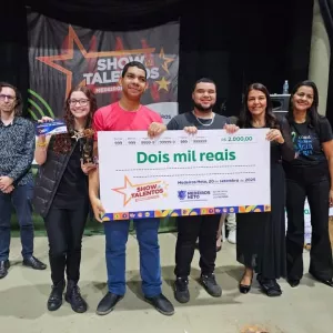Estudantes de Medeiros Neto vencem competições de canto e dança