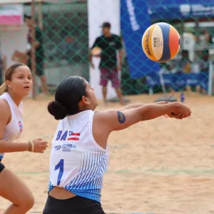 Bahia nos Jogos da Juventude 2025: Da rede estadual de ensino em Cajazeiras, dupla feminina do vôlei de praia garante classificação para semifinais