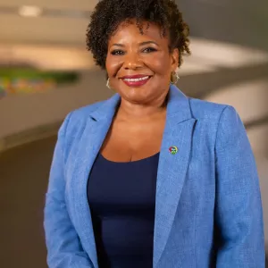 Revista C&P entrevista a ministra Margareth Menezes e traz análises sobre cultura, juventude e economia