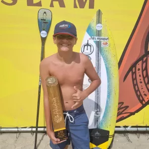 Líder do circuito nacional sub-18, surfista de stand-up paddle viaja para mais uma etapa com apoio da Sudesb