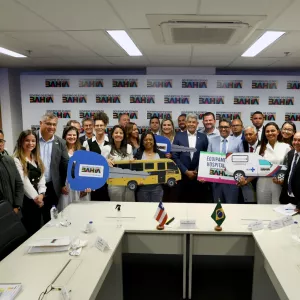 Governador entrega veículos e equipamentos de saúde e educação para Caravelas