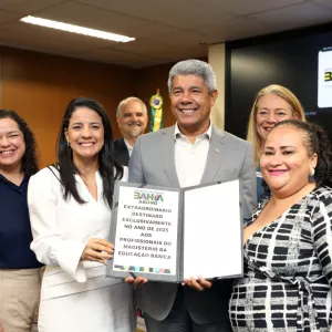 Jerônimo anuncia pagamento de precatório para professores e envia à Alba projeto de lei que concede abono extraordinário para a categoria