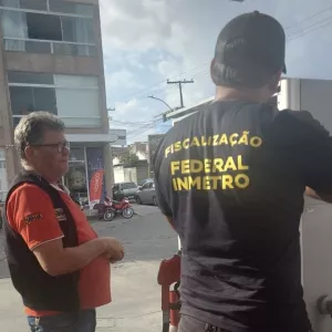 Inmetro lidera operação conjunta inédita contra fraudes em postos de combustíveis na Bahia