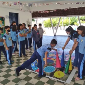 Surdos em cursos de saúde , manguezais, geografia e larvicida da casca da laranja no Univerciência