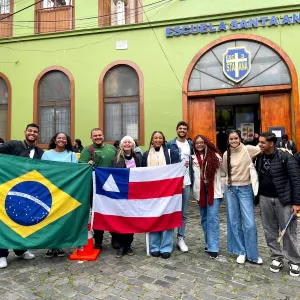 Estudantes baianos da rede estadual apresentam projetos em encontro de ciências e tecnologia, no Chile